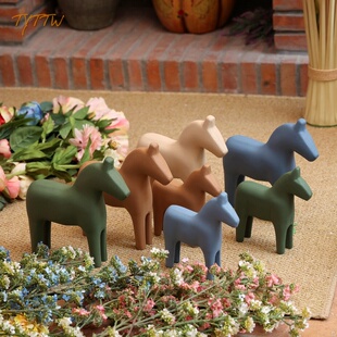 现代简约北欧莫兰迪色创意达拉木马客厅房间ins摆件家居饰品礼物