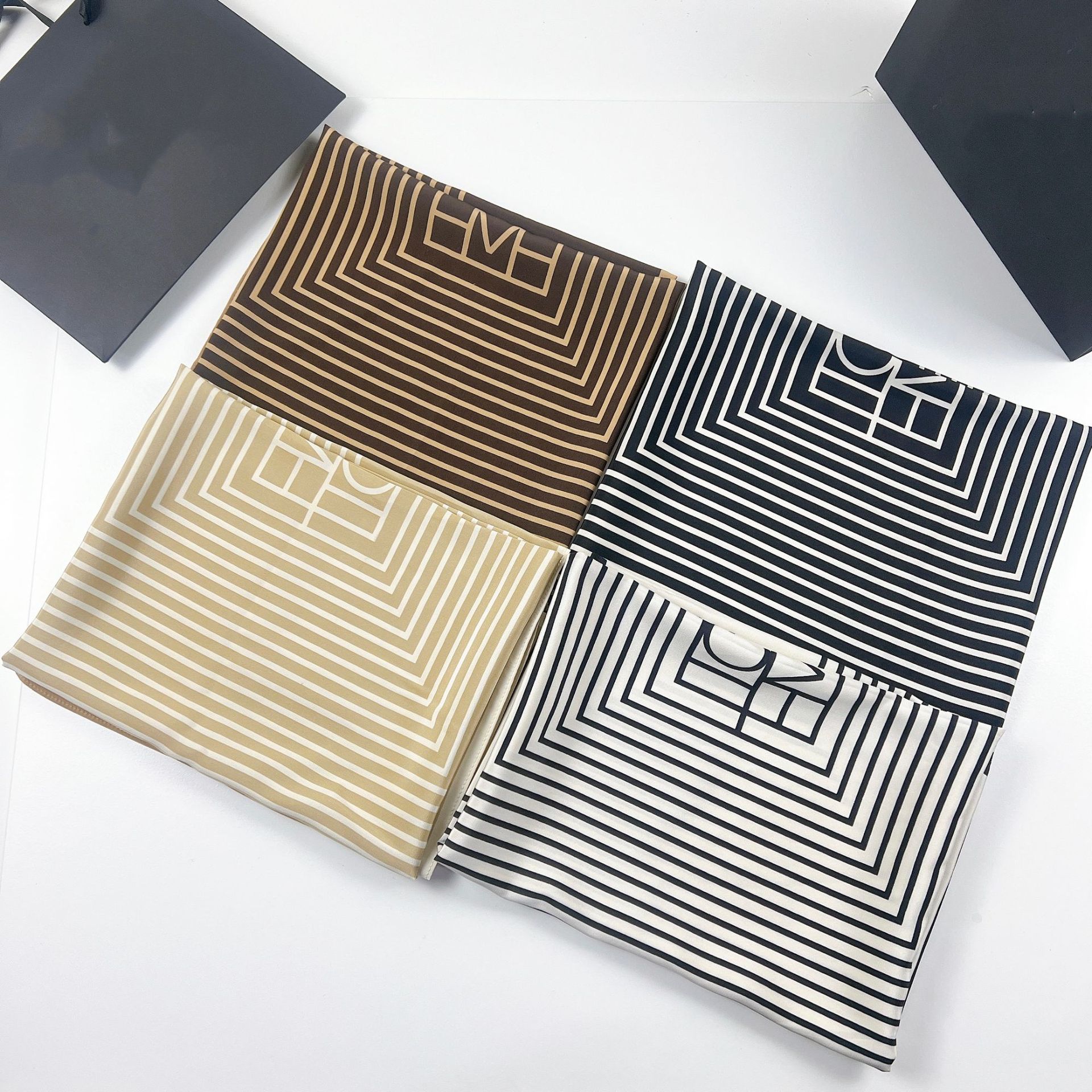 高版Tot真丝大方巾防晒披肩