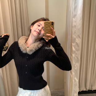 92754 配可拆卸毛毛 Hers 复古简约日常可拆卸毛毛领麻花保暖毛衣