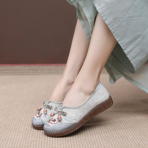 妈妈单鞋软底舒适奶奶鞋女春季新款新中式老北京汉服绣花鞋一脚蹬