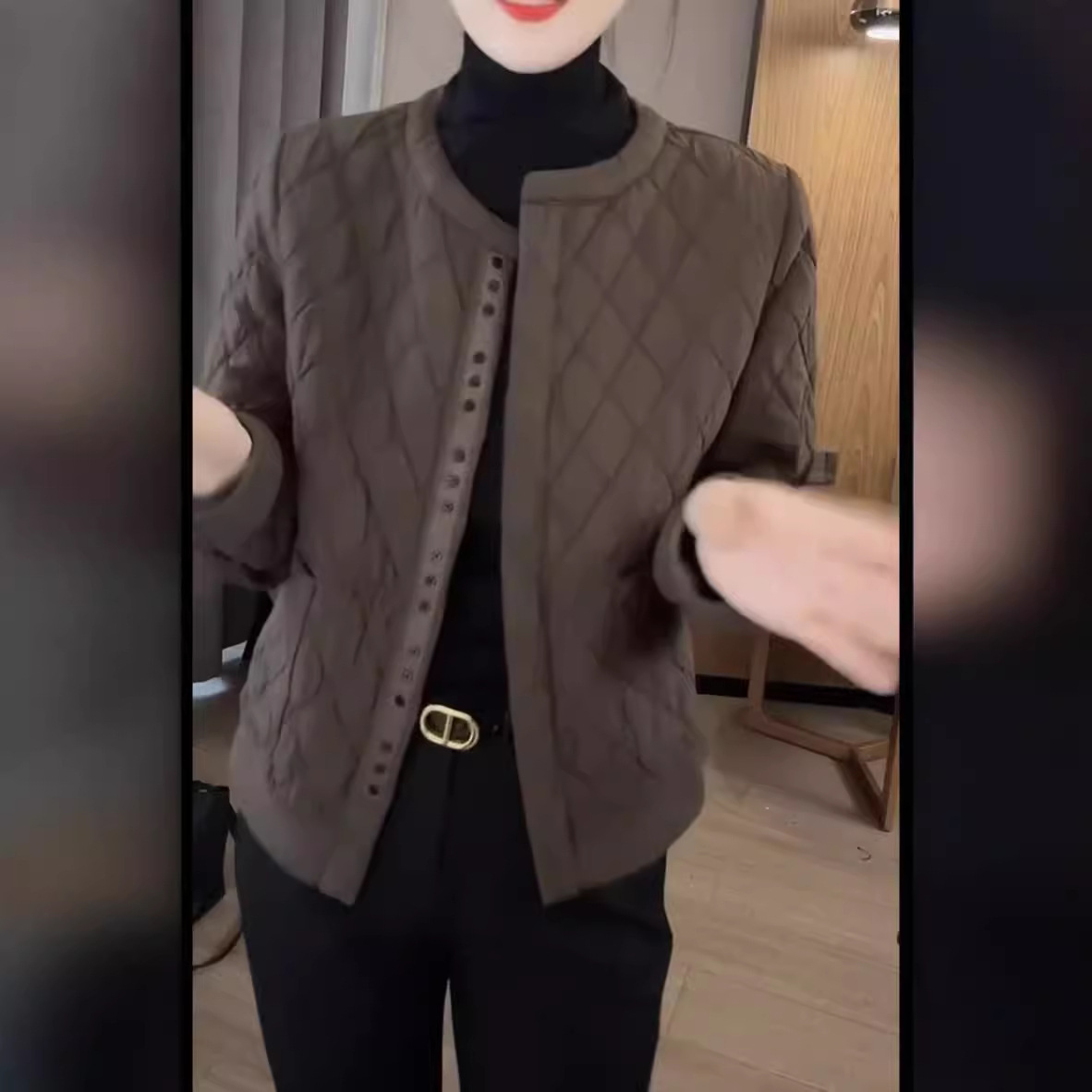 24923大爱美依缘2025新款宽松长袖单排扣圆领棉服时尚减龄外套女