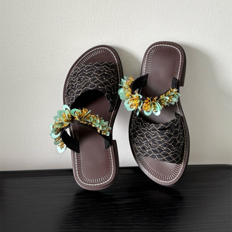 2025新款一字拖鞋舒适珠花手工编织花朵平底凉拖鞋女外穿休闲拖鞋