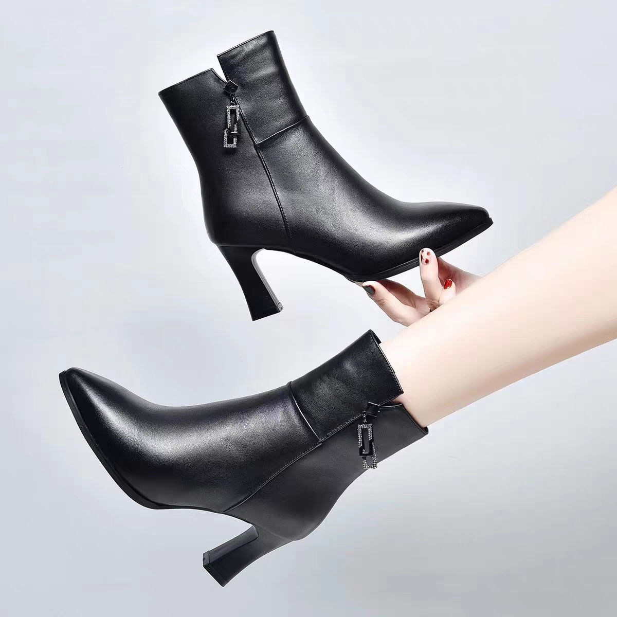 时尚短靴气质百搭单靴