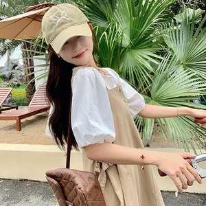 卡其色背带裙套装夏季女2025新款学院风减龄休闲泡泡袖上衣两件套图片