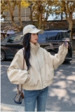 设计拼接棒球服女春秋米色立领夹克又酷又飒超好看6035P135K198，女装短外套，维壹
