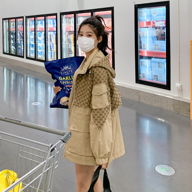 【现货】！卡其色短款连帽风衣女春秋冲锋衣外套2278P155控218,女装风衣,维壹