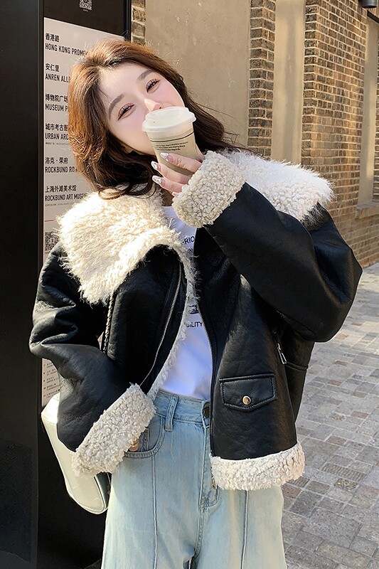 黑色皮毛一体羊羔毛短外套女2024冬设计感复古机车厚实小个子棉衣,女装皮草,维壹