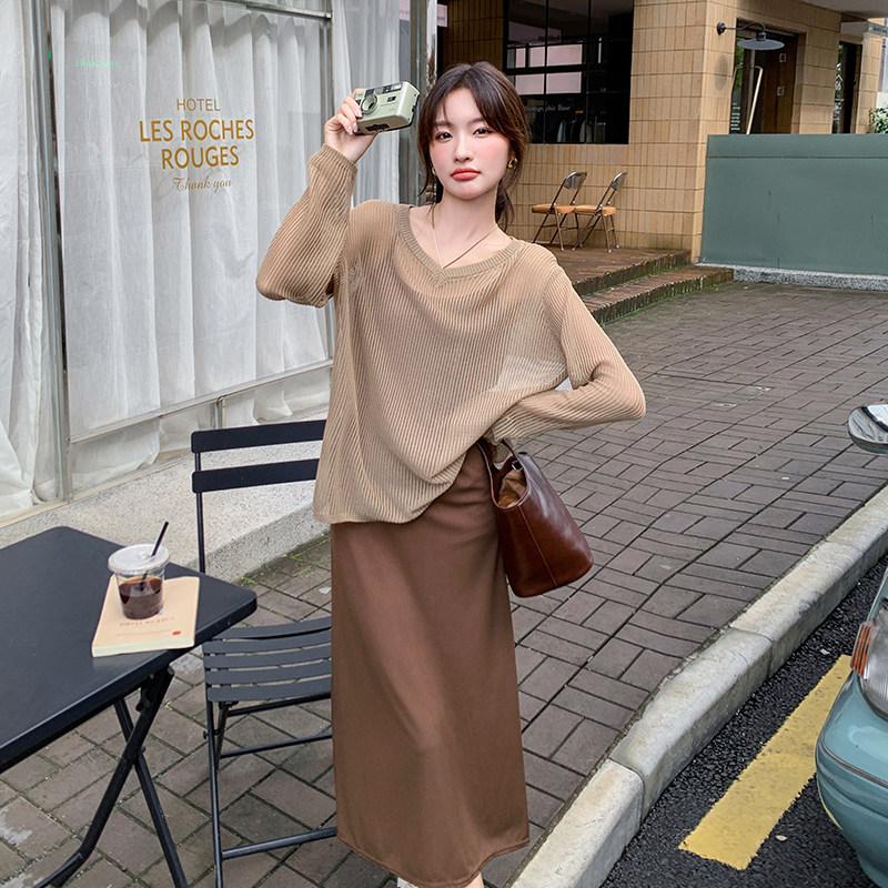 轻熟风穿搭咖色吊带连衣裙叠穿针织衫女春秋超火好看长裙两件套装,女装套装/套裙,维壹