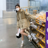 【现货】！卡其色短款连帽风衣女春秋冲锋衣外套2278P155控218，女装风衣，维壹