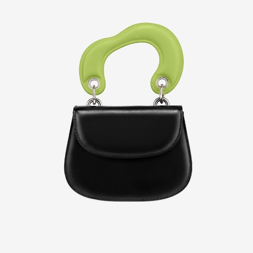 Коралловая маленькая черная сумка через плечо, 2023, осенняя, тренд сезона