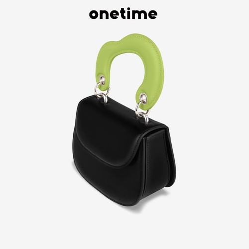 Коралловая маленькая черная сумка через плечо, 2023, осенняя, тренд сезона