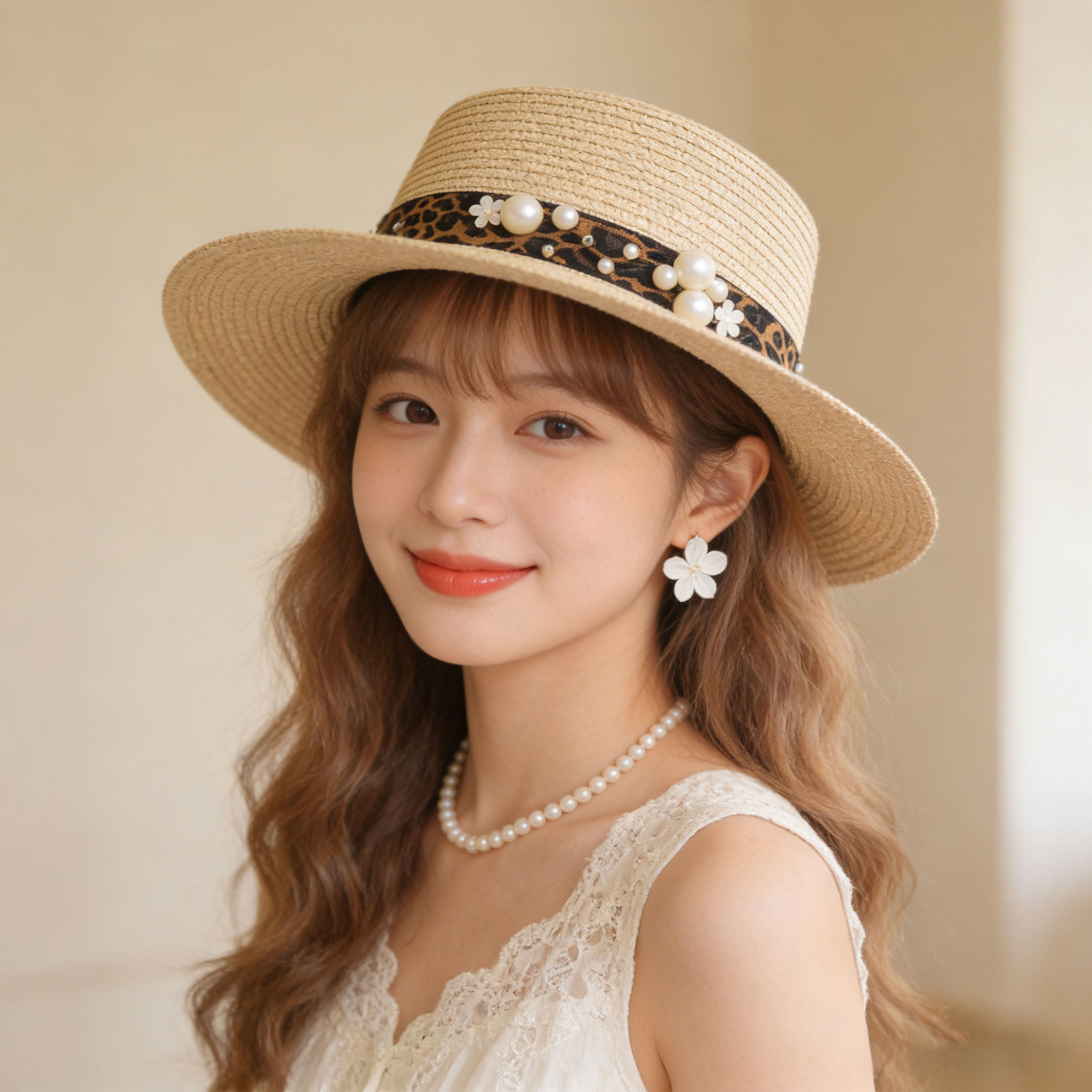 2026新款法式优雅平顶珍珠帽女简约百搭草帽夏季英伦沙滩遮阳礼帽