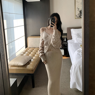 花杏色系带露肩毛衣外套 3折