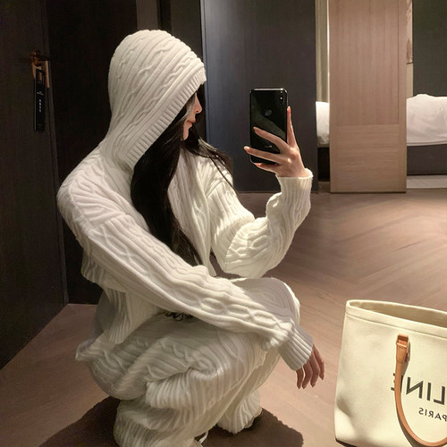 GYOKUU 白色连帽立体麻花针织毛衣/长裤套装