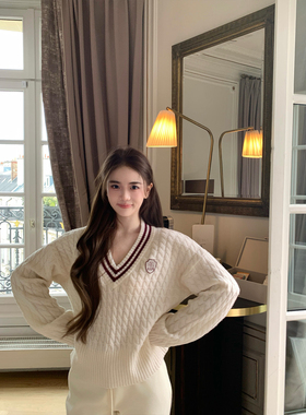 GYOKUU 【常春藤】白色小V领软糯麻花纹理套头毛衣
