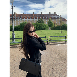 黑色100%羊毛大翻领毛呢外套 2025aw GYOKUU 假日美术馆