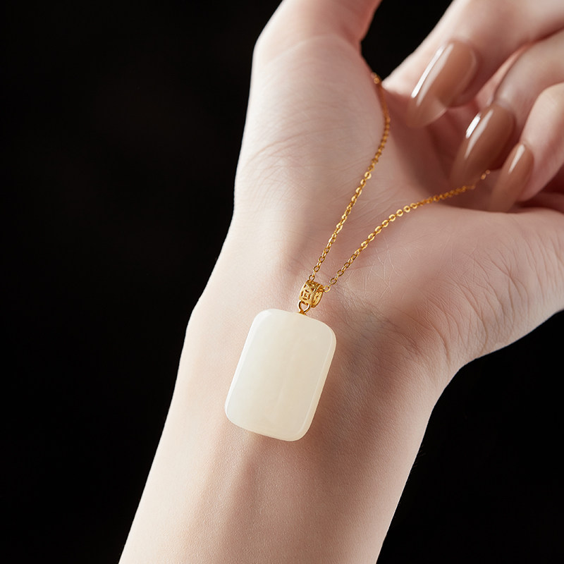 和田玉平安无事牌银项链