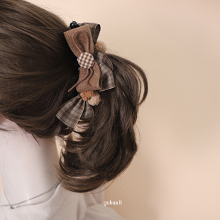 GUKUALI复古格纹蝴蝶结发夹女高级感毛球装饰香蕉夹高马尾发饰