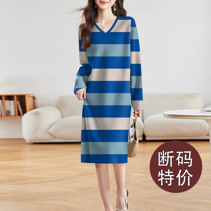 2026女装新款春秋季低圆领长袖中长裙条纹宽松遮肚减龄打底连衣裙