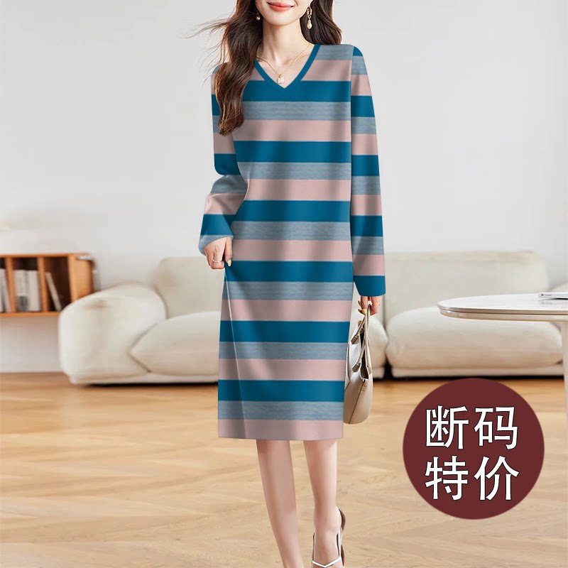 2026女装新款春秋季低圆领长袖中长裙条纹宽松遮肚减龄打底连衣裙