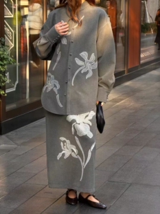 2026春款新款女装时尚套装灰色花朵图案长袖上衣