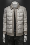 2025男冬季新品短款羽绒服潮流翻领暗花纹休闲修身外套25103P320，男装羽绒服，电商D220