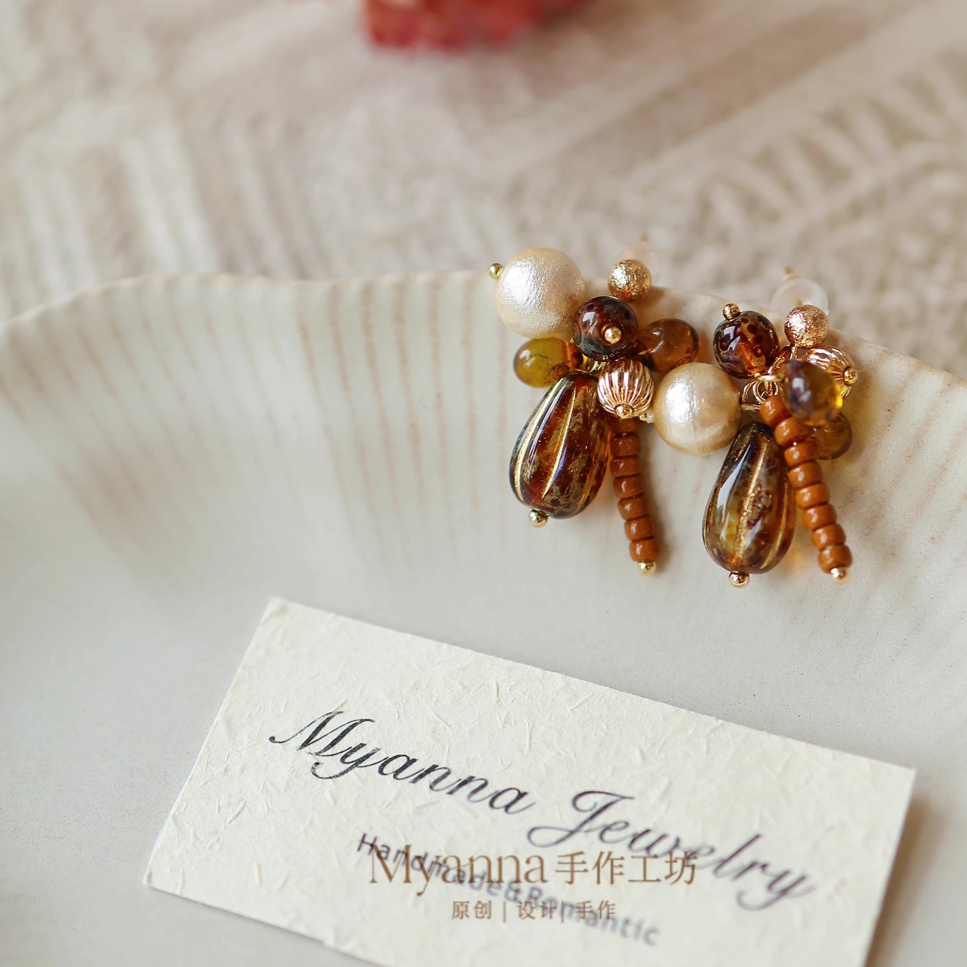 枫叶原创设计棕色系水滴耳环