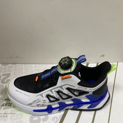 旋钮网面镂空轻便运动沙滩鞋