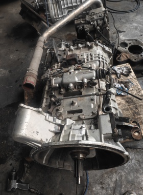 法士特变速箱 斜齿12挡液缓 12JSDX240TA变速箱 快速箱