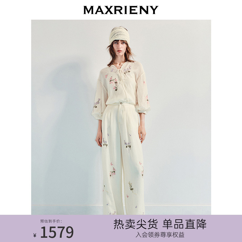 立体蝴蝶刺绣、落肩泡泡袖