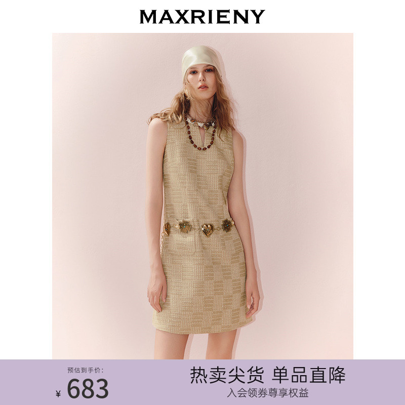 领口精致织带点缀	精致纽扣装饰