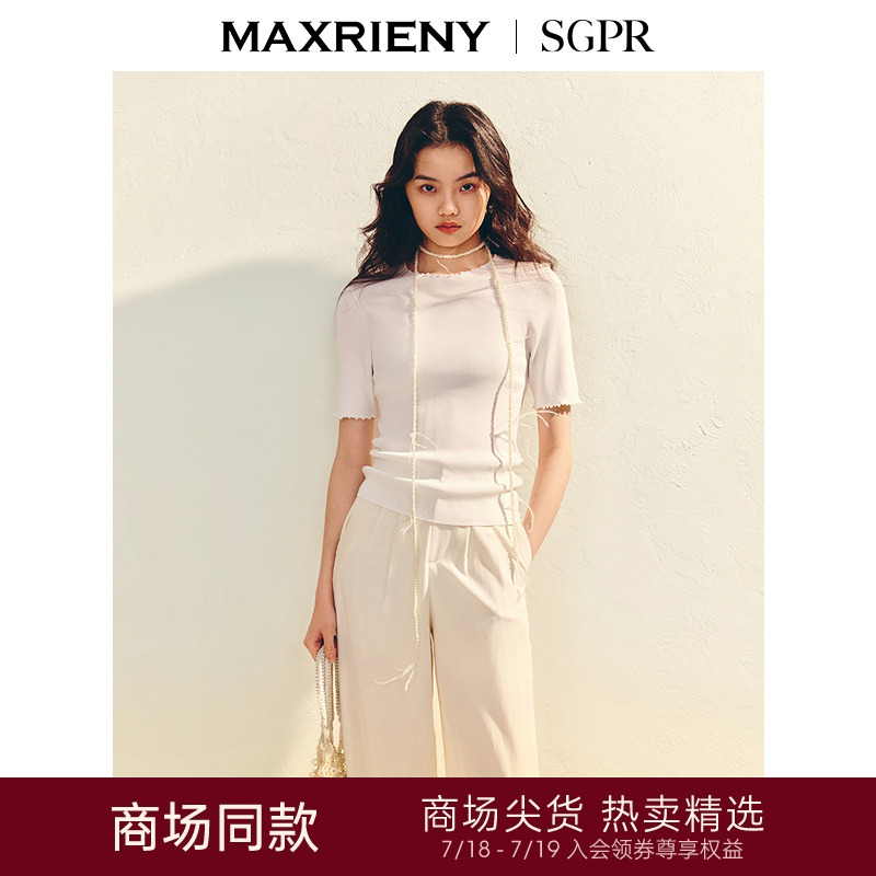 小半高领设计	领子珍珠点缀