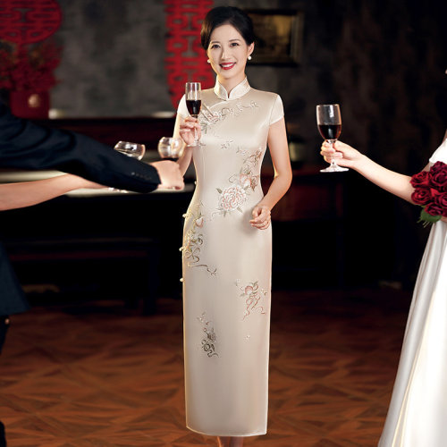 复古婚宴长款刺绣旗袍妈妈