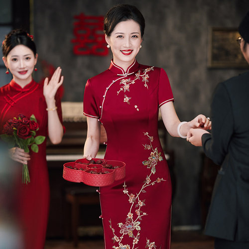 婆婆婚礼刺绣酒红色妈妈婚宴旗袍