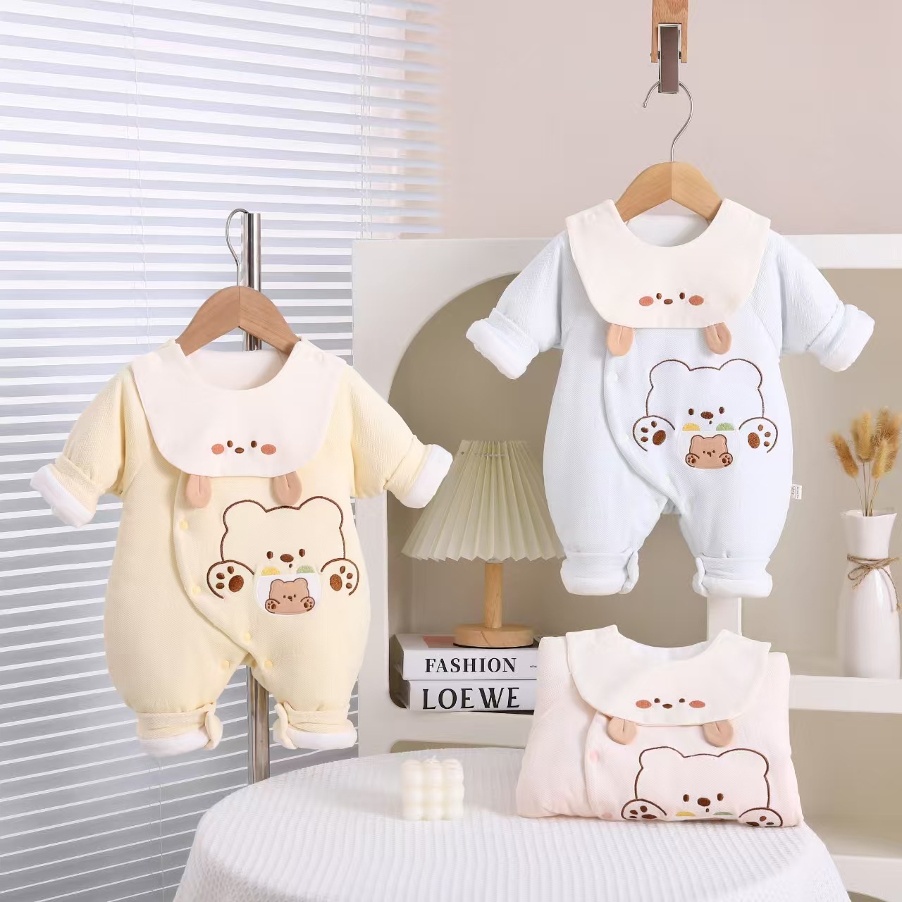 婴儿连体衣120克加棉宝宝夹棉秋冬外出服哈衣加厚棉衣爬服围嘴