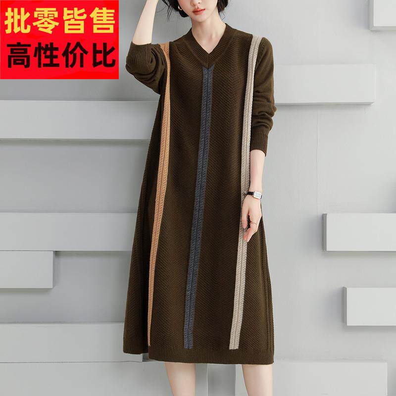 加大码女装宽松v领毛衣连衣裙秋冬胖妈妈时尚中长款打底针织裙子