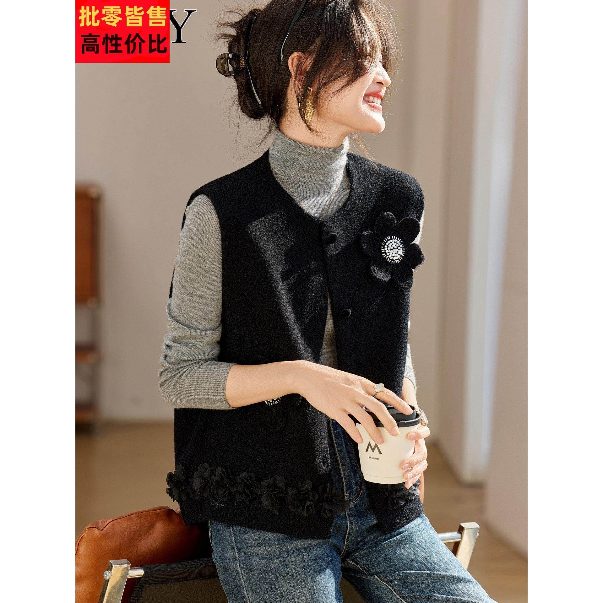 2025秋季新款黑色小香风圆领马甲漂亮显瘦呢子背心短款针织开衫女