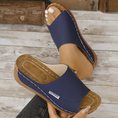 跨境大码厚底休闲拖鞋女鞋2025新款宽条带简约时尚鱼嘴坡跟拖鞋