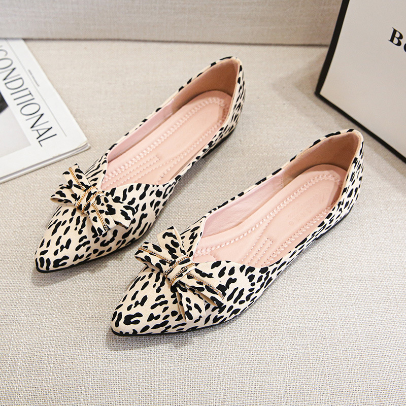 民族风豹纹单鞋女设计感小众平底尖头船鞋大码瓢鞋潮鞋夏季