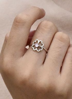 女士小众简约款镶嵌粉水晶小钻镂空四叶草戒925纯银甜美指环尾戒