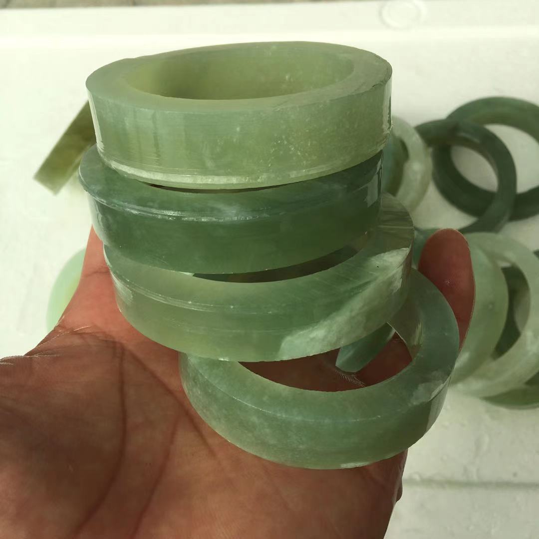 岫玉淡绿色手镯半成品冰种手镯毛坯原石毛料手镯片冰透手镯板料