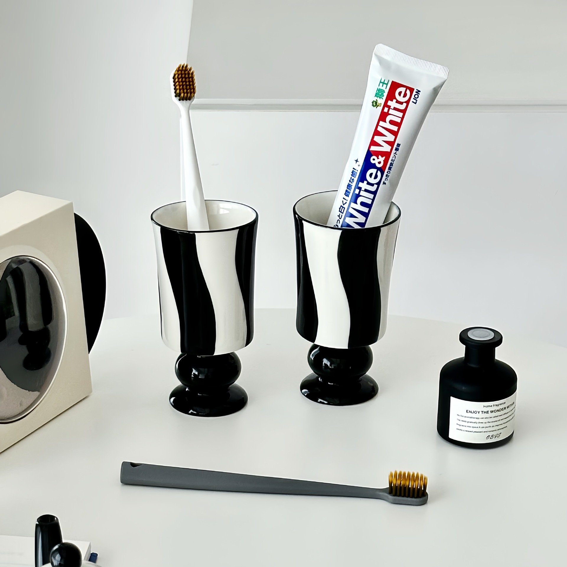 韩国进口条纹高脚杯轻奢风陶瓷漱口杯釉下彩艺术感高级感创意复古