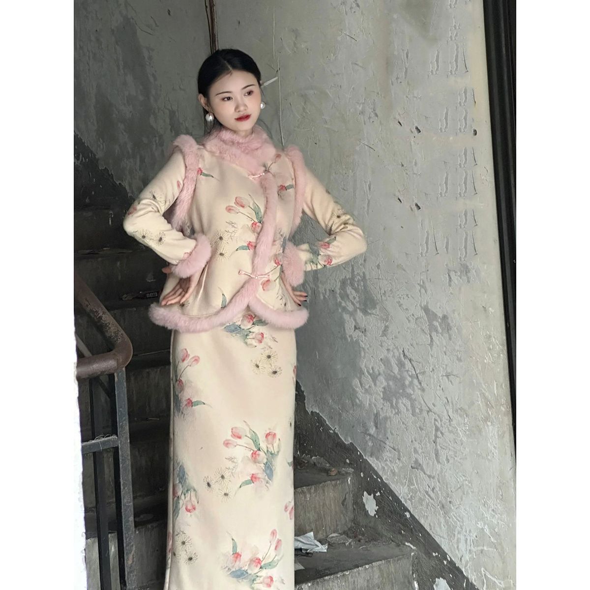 进口粉香玉新中式显白乖巧毛毛长袖旗袍裙马甲套装2025年新款秋冬