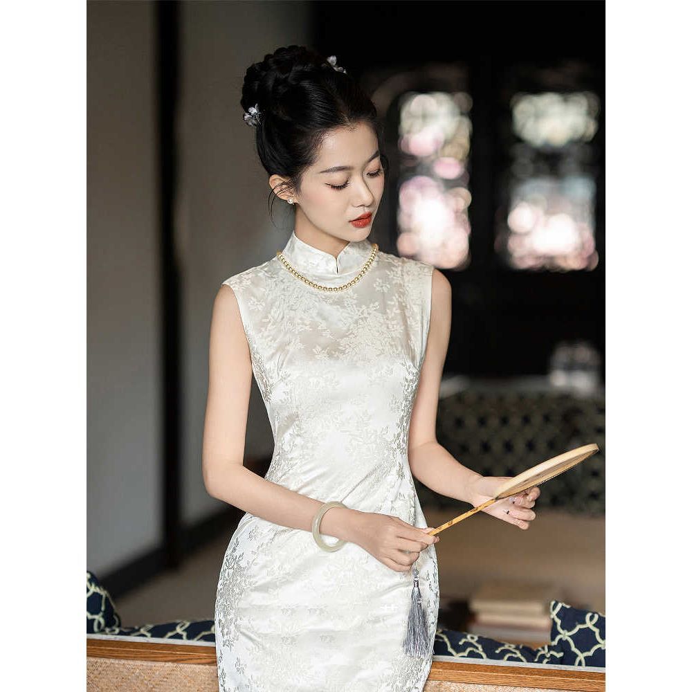 进口白色无袖旗袍女新中式2025年优雅气质新款订婚修身礼服日常可