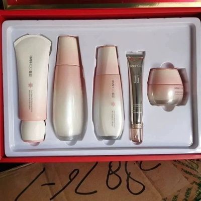 正品韩后雪玲珑水乳套装补水亮白减黄提亮祛斑护肤品学生党五件套