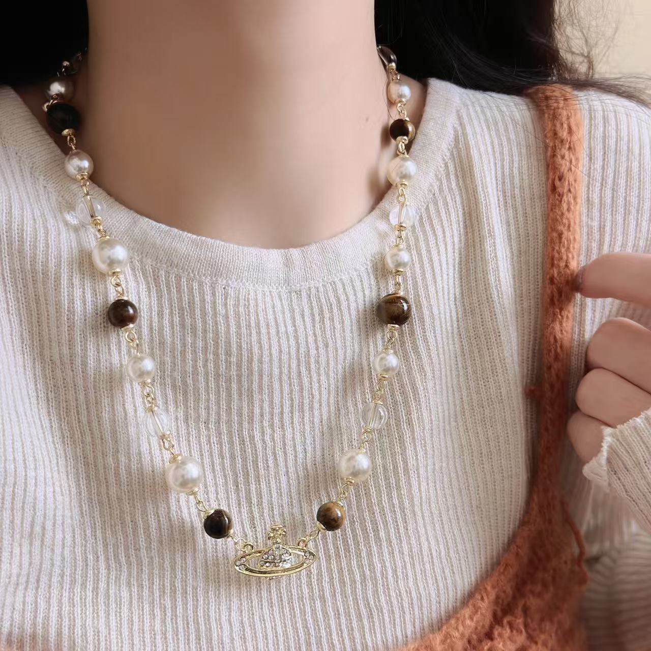 美拉德虎眼石珍珠水晶串珠土星项链女小众时尚轻奢高级感锁骨链