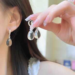 极简小众设计白色水晶水滴耳扣梦幻通透简约百搭日常高级感耳环