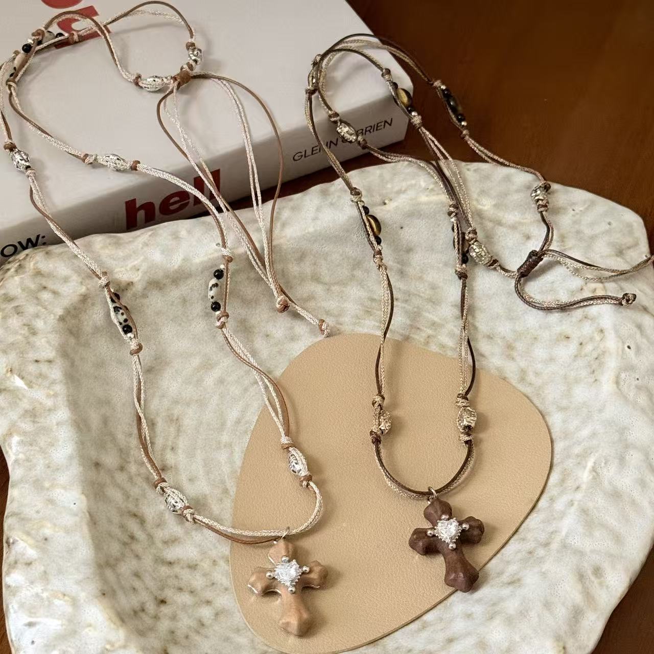 木质十字架超闪爱心吊坠编织绳项链小众高级感多层叠戴秋冬毛衣链