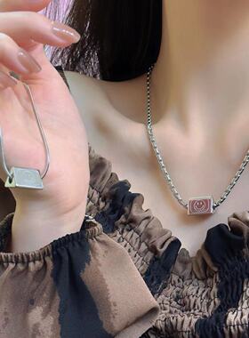 钛钢不掉色三角形转运笑脸吊坠项链小众简约潮无性别中性风锁骨链