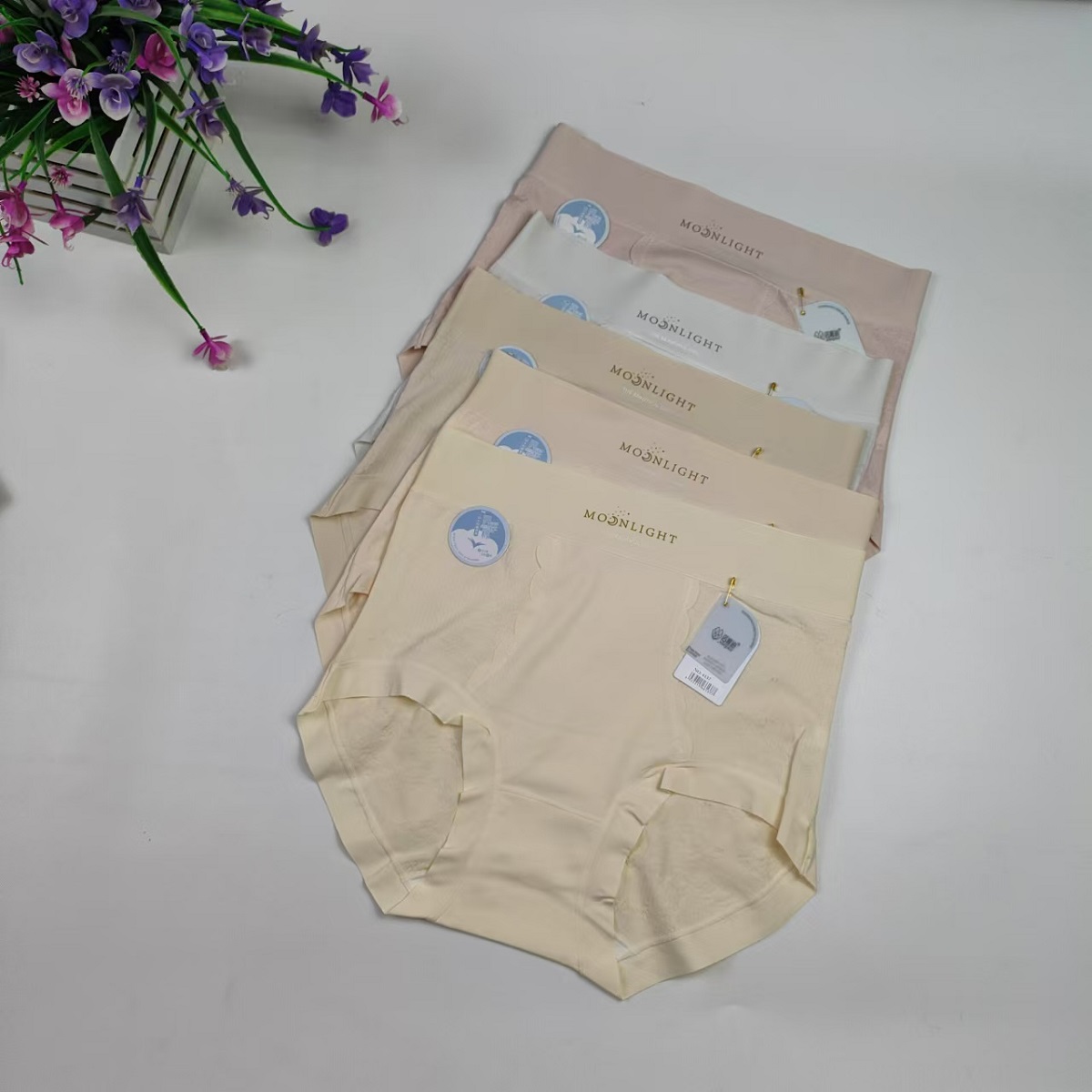 诺雅迪6137新款提花无痕内裤女士内裤中高腰妈妈包臀抑菌底档裤头